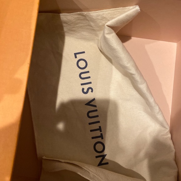 Louis Vuitton Supreme Collab Sneaker - Picture 5 of 8